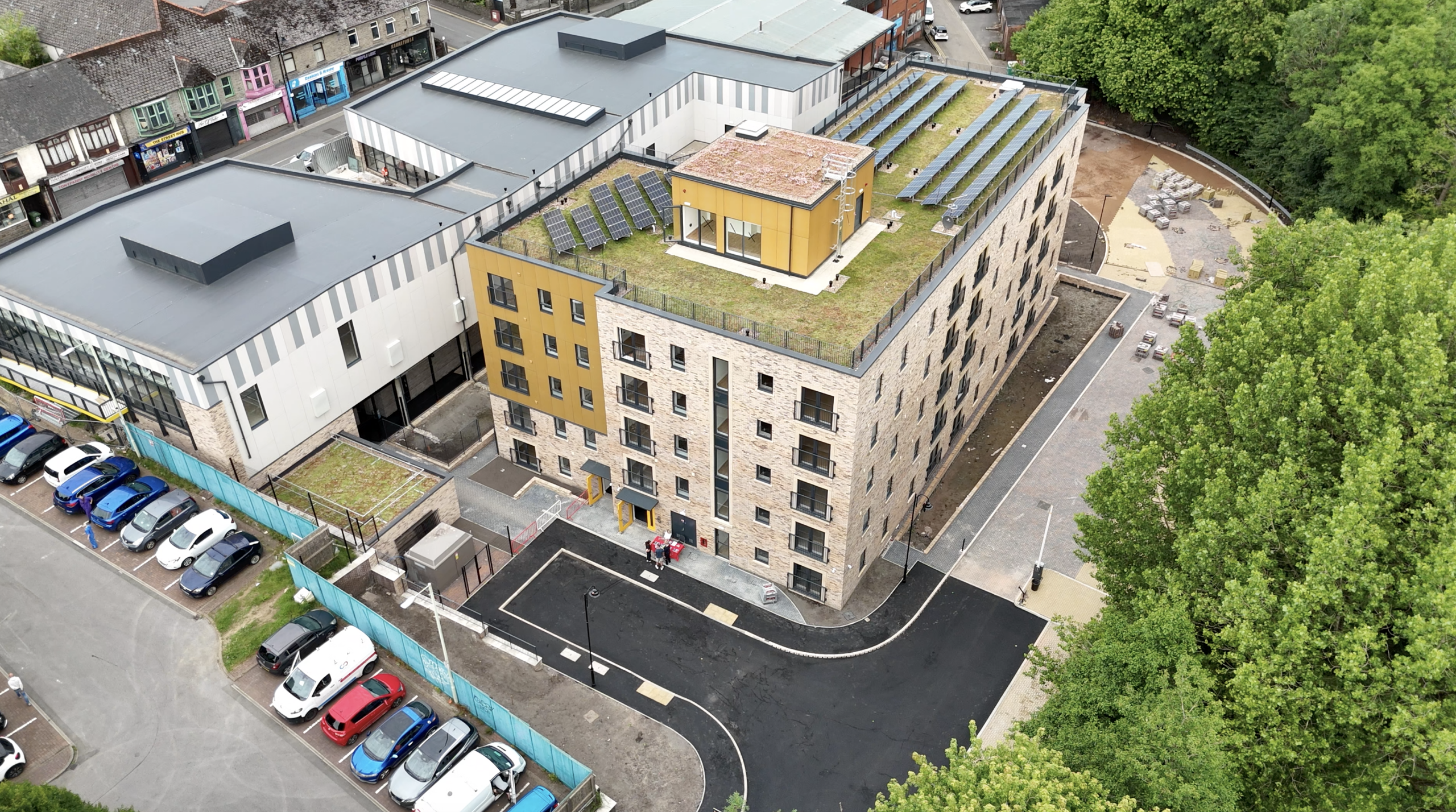 Delwedd drôn allanol Big Shed Tonypandy bron wedi'i chwblhau