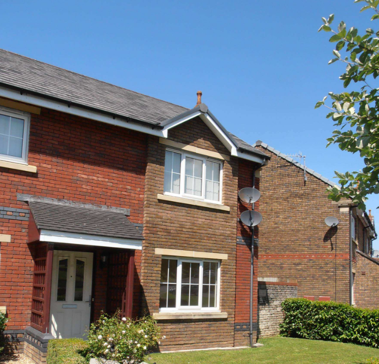 **Apply on Line ** 2 bedroom ground floor flat, Bryn Teg - Beacon Cymru ...
